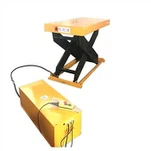 Piccolo tavolo elevatore idraulico a forbice