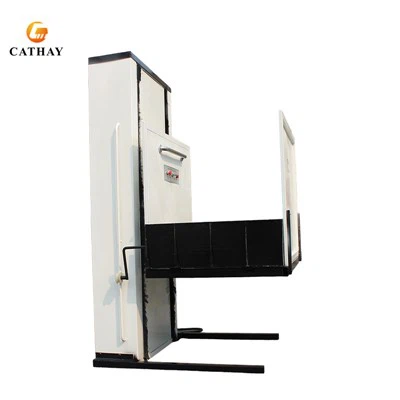 Ascensore verticale tra i piani